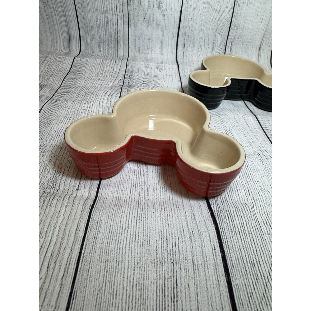 Set Of 2 Le Creuset Disney Mickey Mouse Stoneware Ramekins Black & Red 7.5oz - Picture 8 of 13